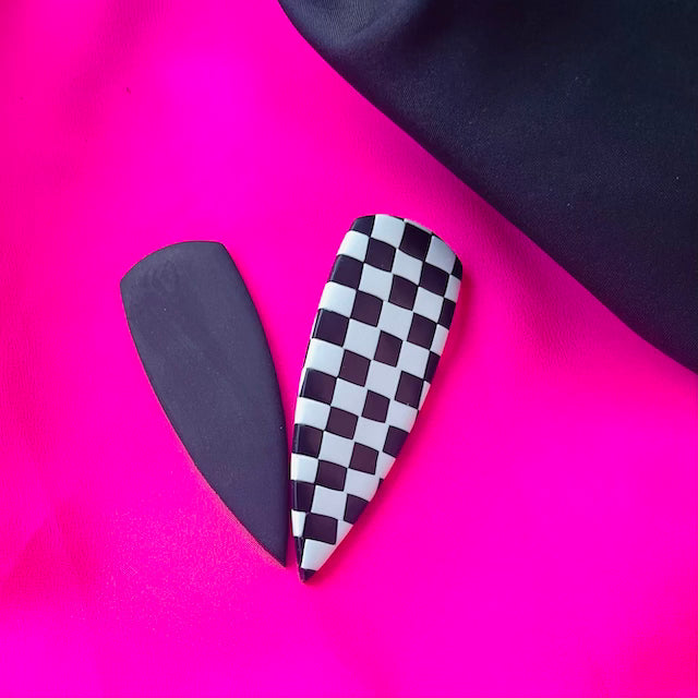 Checkered/Black Daggerz