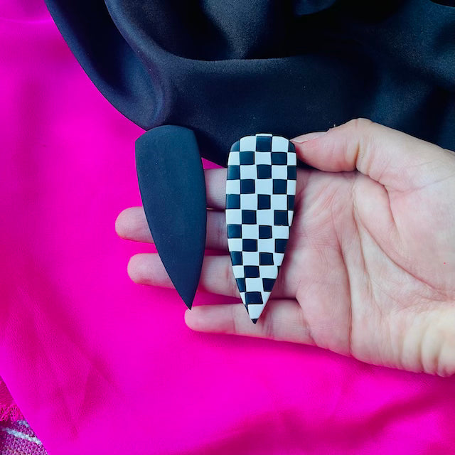 Checkered/Black Daggerz